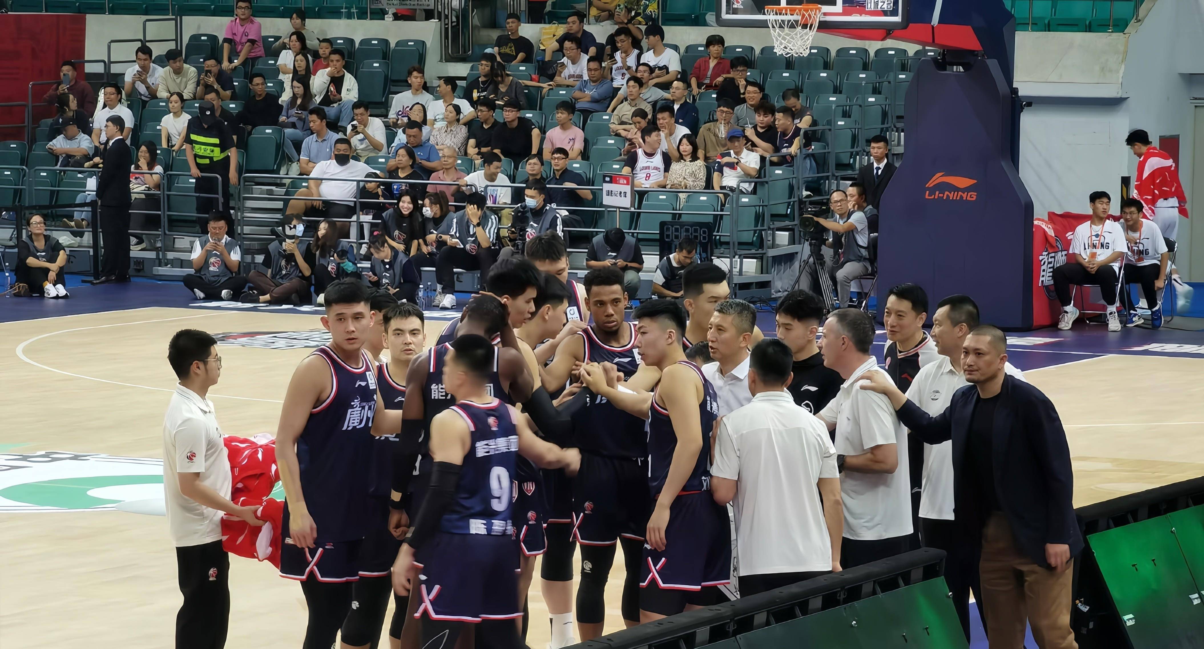 广州队大胜山东队，取得连胜