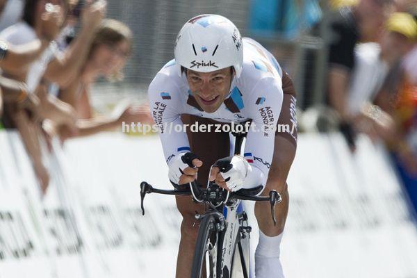 自行车赛场：法国选手夺得第一