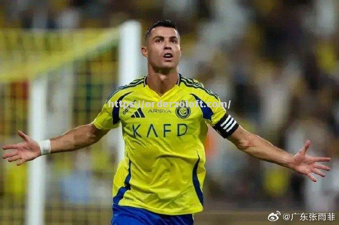 沙特球员突破禁区，助球队逆转比分