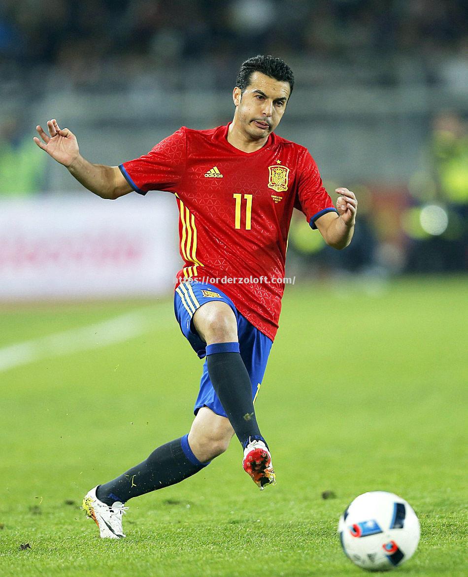 西班牙逆转罗马尼亚，锁定小组头名